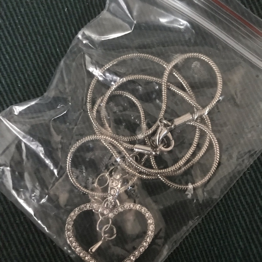 Assorted Women’s Necklaces - Picture 10 of 11